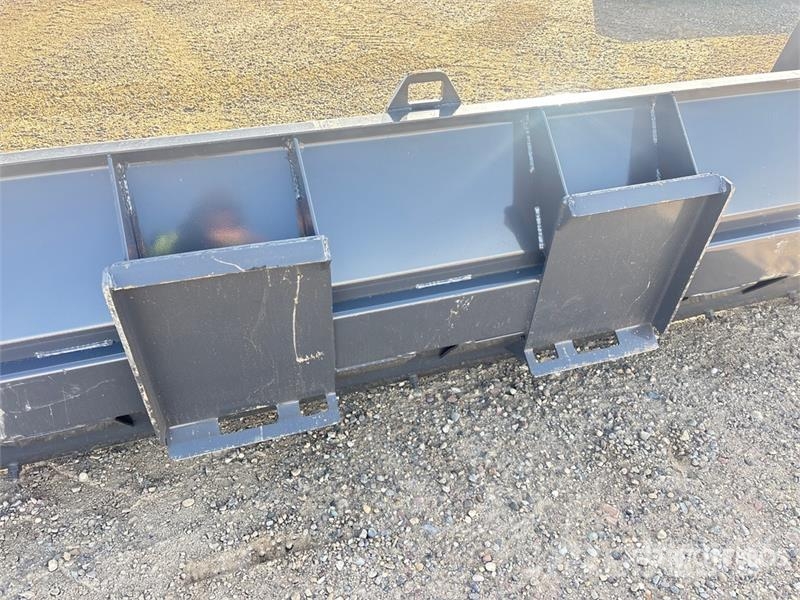 Industrias America G9 108 in Skid Steer Snow Pusher Снігоочищувальні ножі та плуги