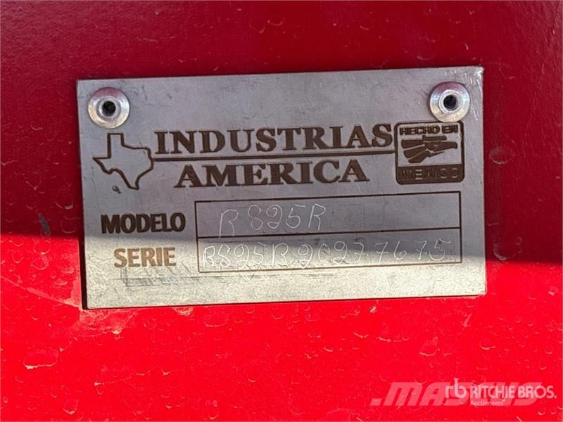 Industrias America R825R 31 ft x 8 ft Loading Ramp Muut
