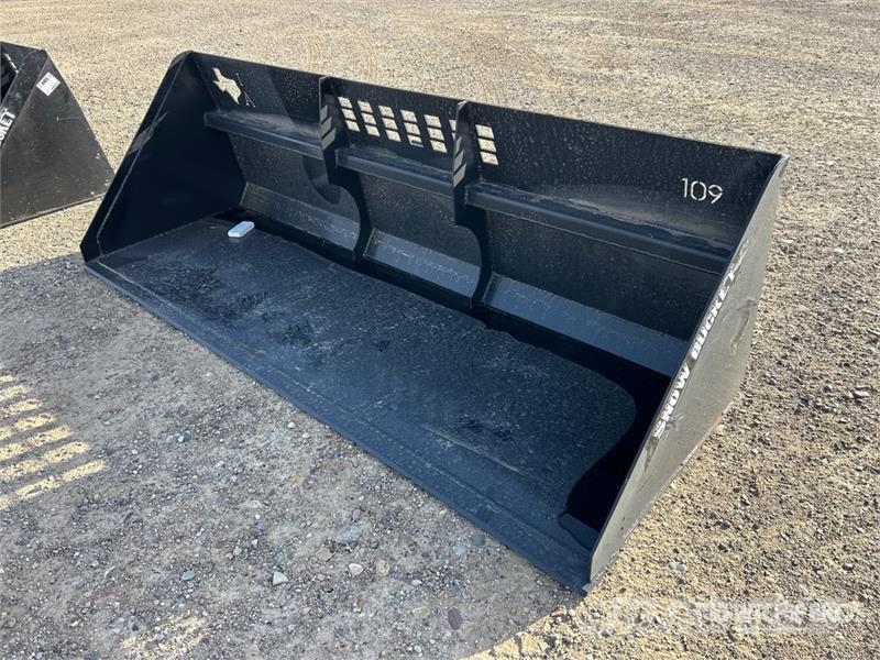 Industrias America S109 109 in Skid Steer Bucket (Unused) دلاء
