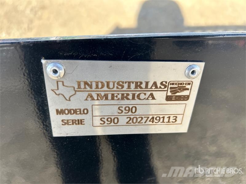 Industrias America S90 90 in Skid Steer Bucket (Unused) Baldes