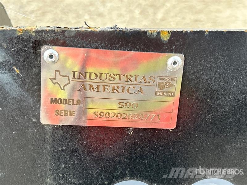Industrias America S90 90 in Snow Skid Steer Bucket (Unused) دلاء