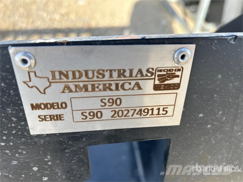 Industrias America S90 90 in Skid Steer Bucket (Unused) دلاء
