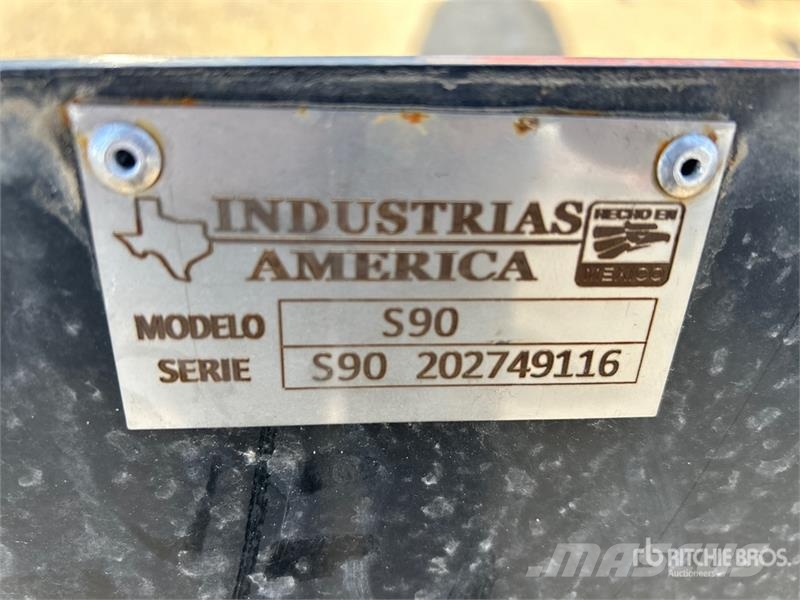 Industrias America S90 90 in Skid Steer Bucket (Unused) Baldes