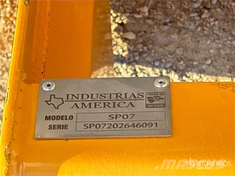 Industrias America SP07 84 in Skid Steer Snow Pusher حراثات ونصول الجليد