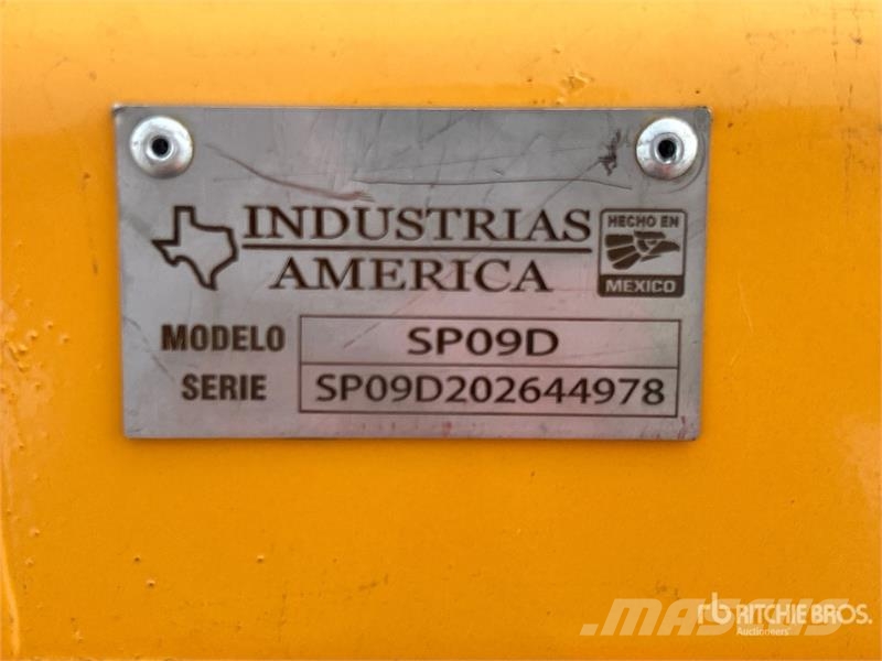 Industrias America SP09D 108 in Skid Steer Snow Pusher (Unused) Снігоочищувальні ножі та плуги