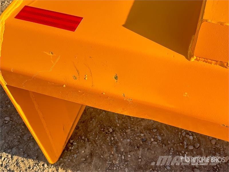 Industrias America SP07 84 in Skid Steer Snow Pusher حراثات ونصول الجليد
