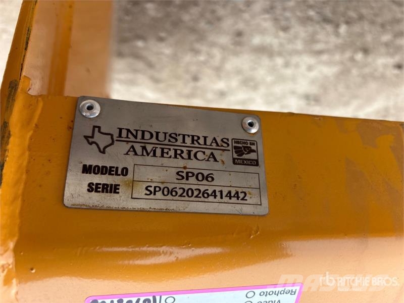 Industrias America SP06 72 in Skid Steer Snow Pusher (Unused) Snežne deske in plugi