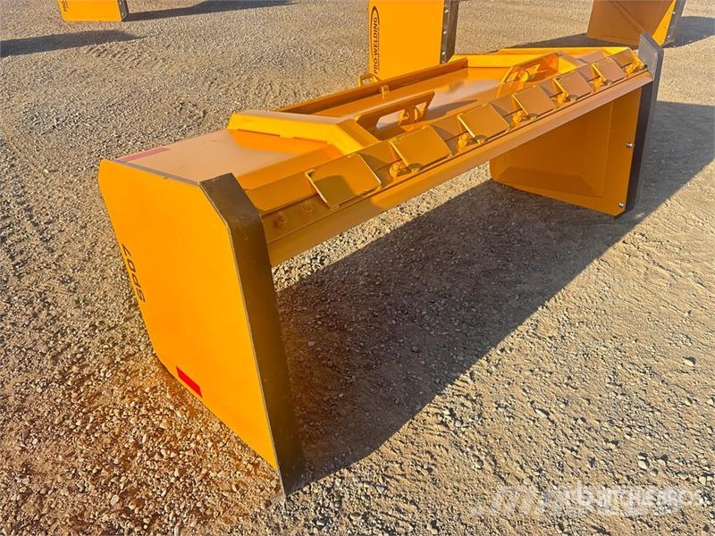 Industrias America SP07 84 in Skid Steer Snow Pusher حراثات ونصول الجليد