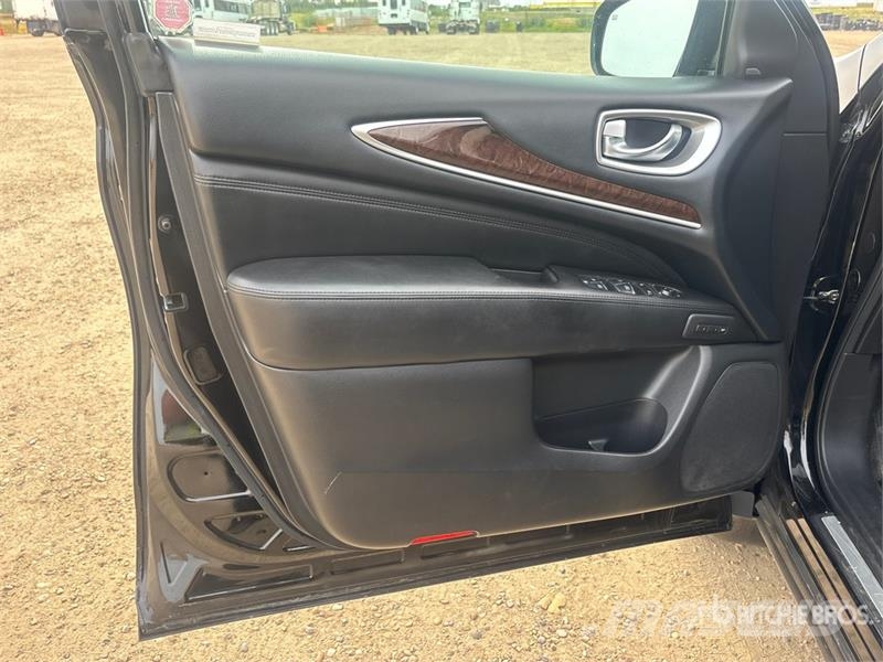 Infiniti JX35 AWD SUV Personbiler