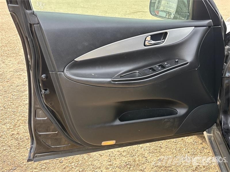 Infiniti QX50 AWD SUV Lengvieji automobiliai