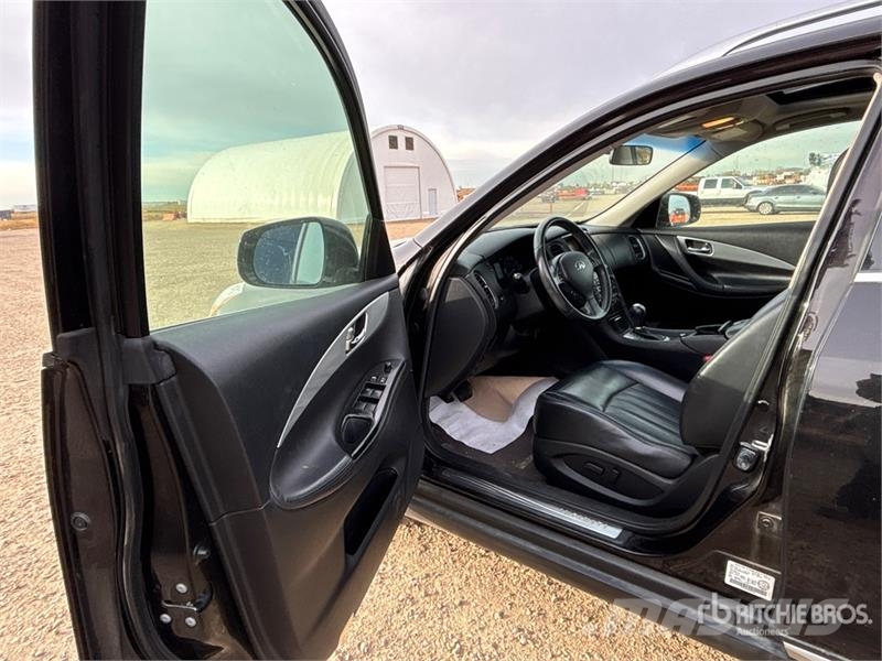 Infiniti QX50 AWD SUV Lengvieji automobiliai