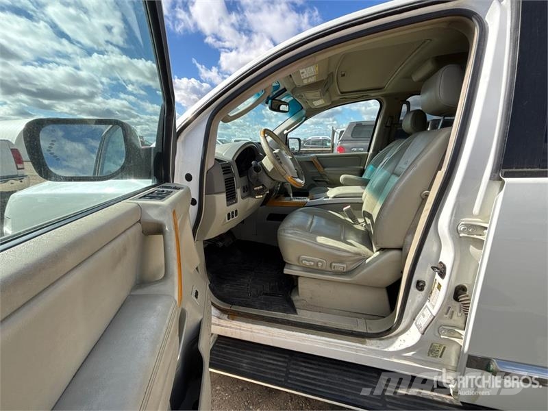 Infiniti QX56 4WD SUV 汽车