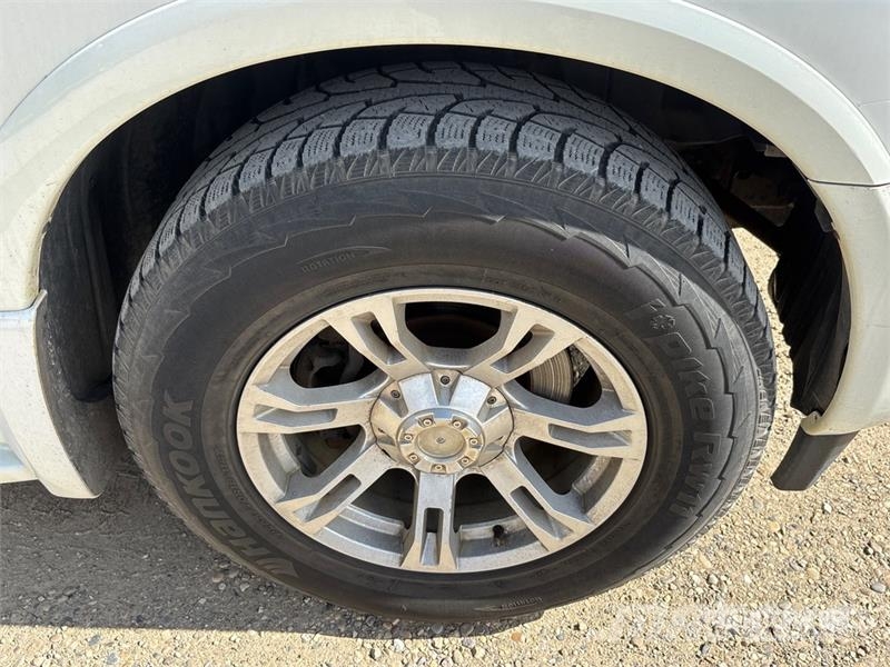 Infiniti QX56 4WD SUV 汽车