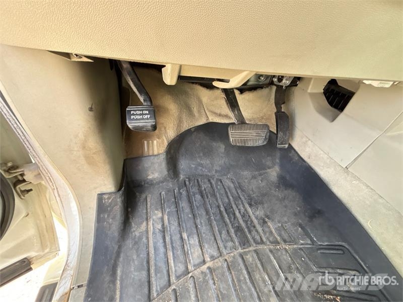 Infiniti QX56 4WD SUV 汽车