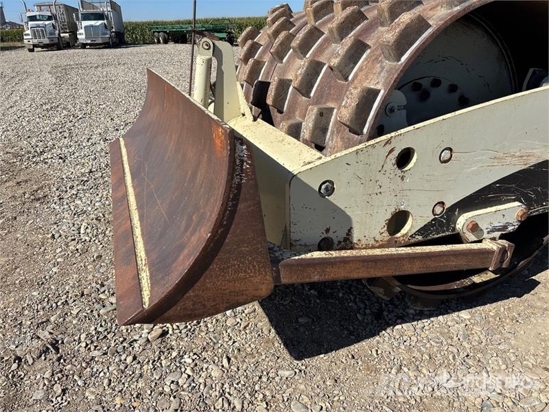 Ingersoll Rand SD100D Padfoot Drum Compactor Tahačové válce