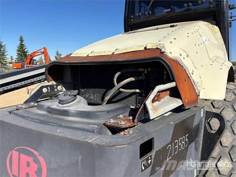 Ingersoll Rand SD122DX Smooth Drum Compactor Walzenzüge