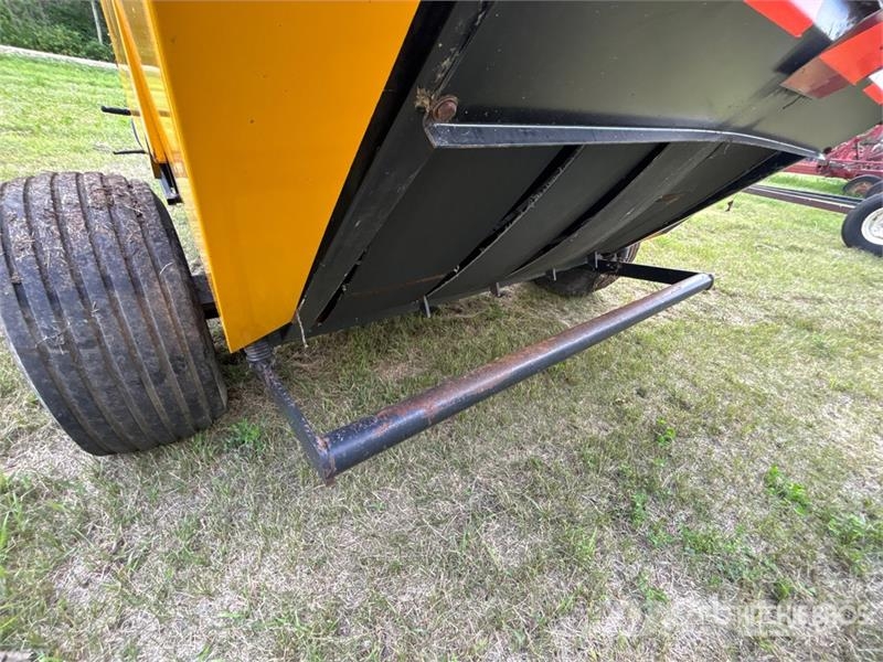 Inland 6072 Round Baler Rundballepresser