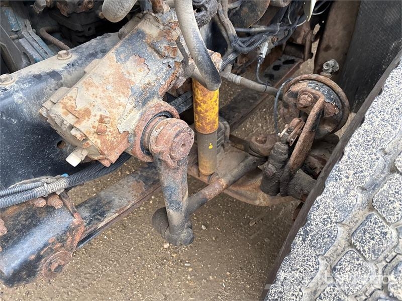 International 032-2 1900 kg Knuckle Boom on International WorkSt Lastbil med kran