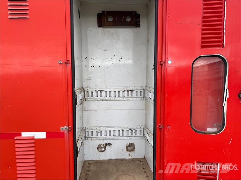 International 032-2 1900 kg Knuckle Boom on International WorkSt Lastbil med kran