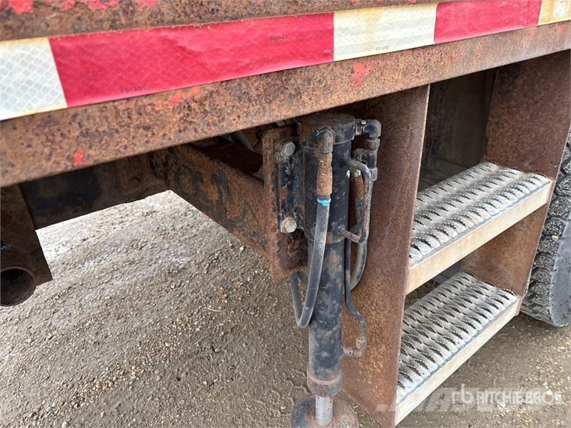 International 032-2 1900 kg Knuckle Boom on International WorkSt Lastbil med kran