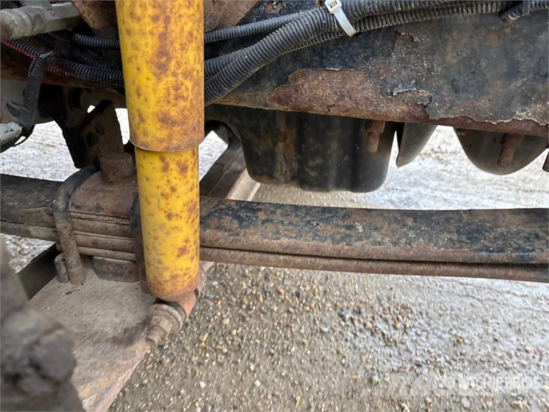 International 032-2 1900 kg Knuckle Boom on International WorkSt Lastbil med kran