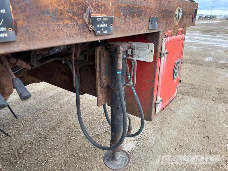International 032-2 1900 kg Knuckle Boom on International WorkSt Lastbil med kran