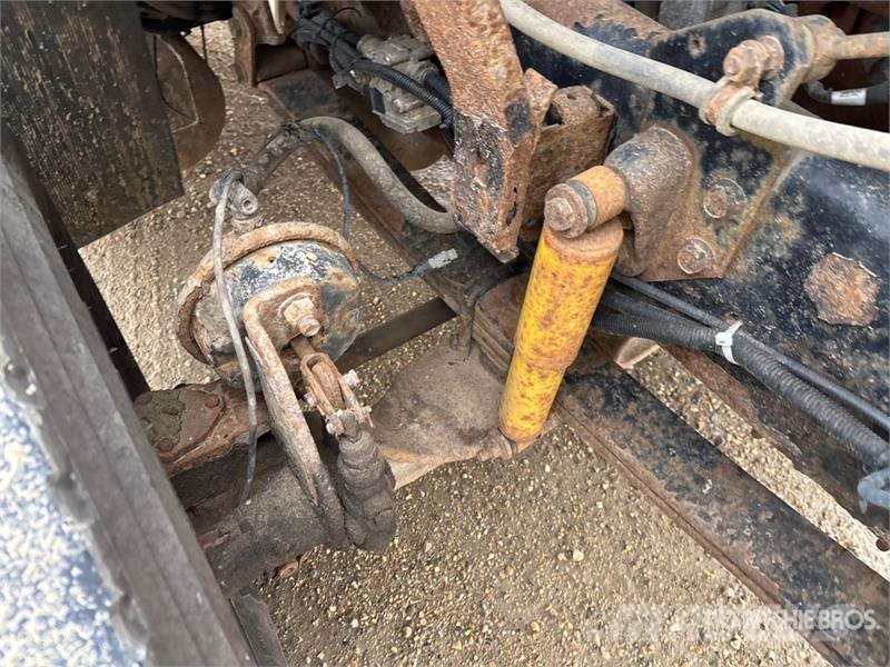 International 032-2 1900 kg Knuckle Boom on International WorkSt Lastbil med kran