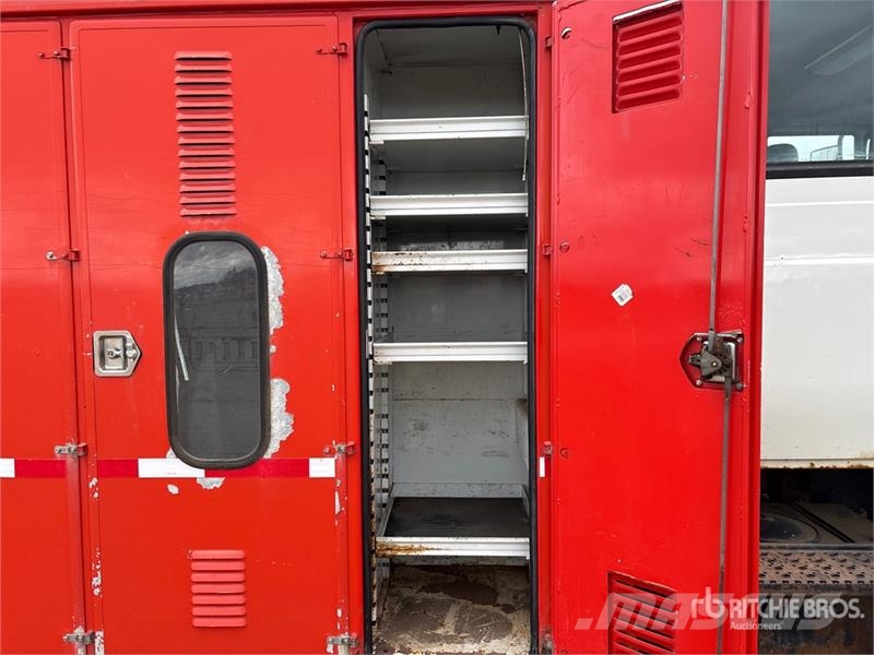 International 032-2 1900 kg Knuckle Boom on International WorkSt Lastbil med kran