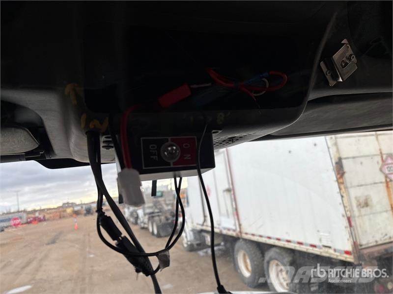 International 032-2 1900 kg Knuckle Boom on International WorkSt Lastbil med kran