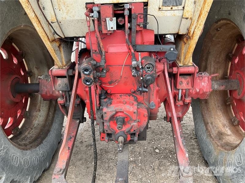 International 1066 2WD Tractor Traktoren