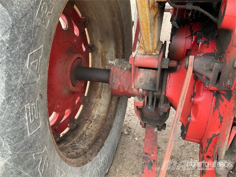 International 1066 2WD Tractor Traktoren