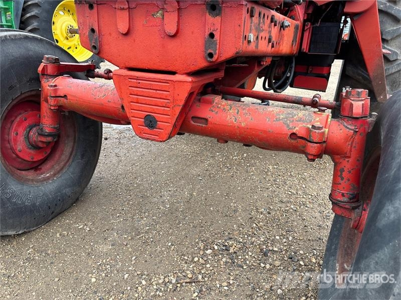 International 1086 2WD Tractor الجرارات