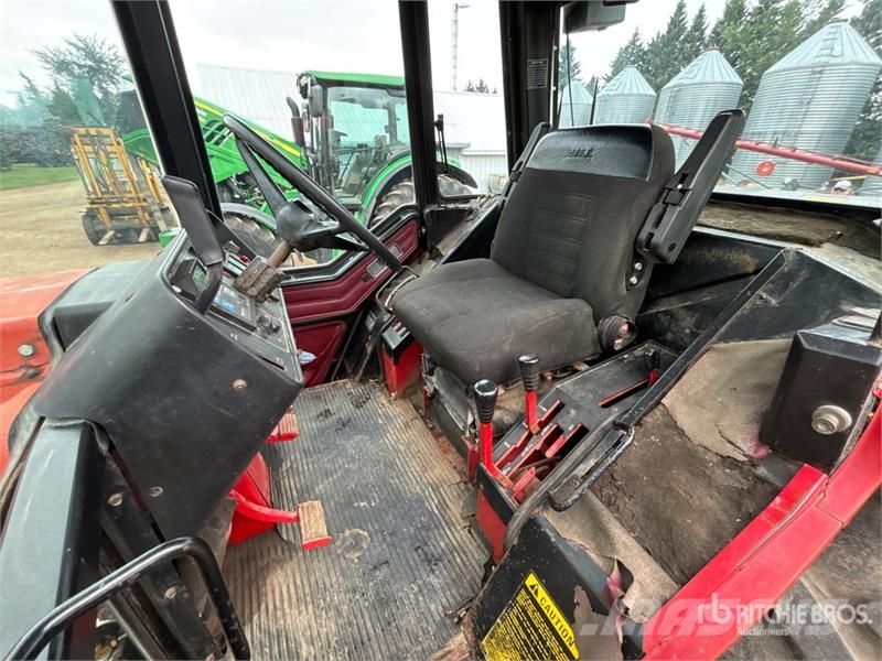 International 1086 2WD Tractor الجرارات