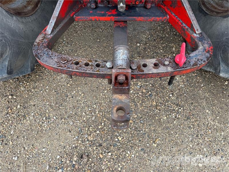 International 1086 2WD Tractor الجرارات