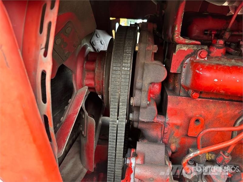 International 1086 2WD Tractor الجرارات