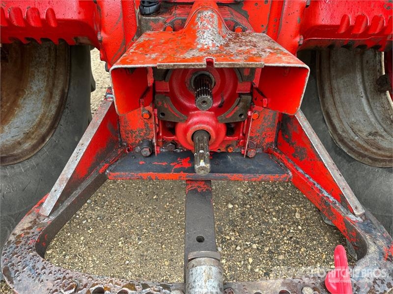 International 1086 2WD Tractor الجرارات