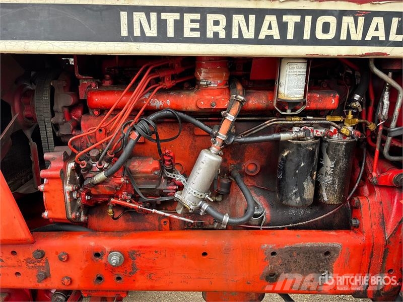 International 1086 2WD Tractor الجرارات