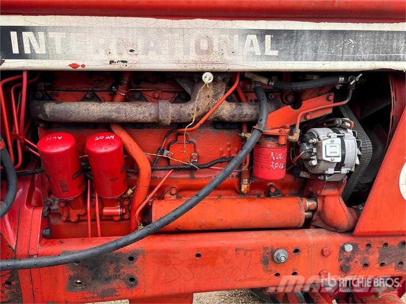 International 1086 2WD Tractor الجرارات