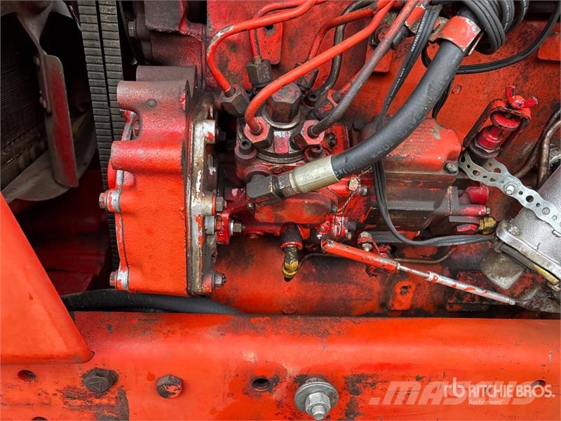 International 1086 2WD Tractor الجرارات