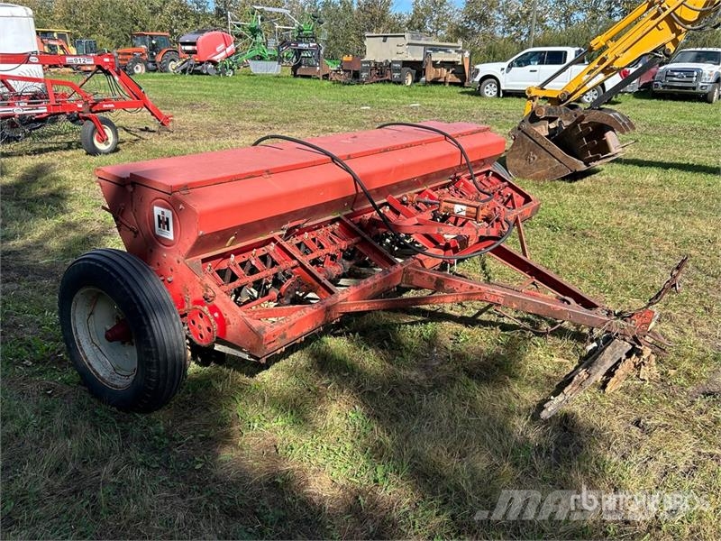 International 12 ft Seed Drill Сеялки