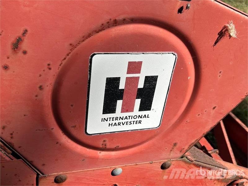 International 12 ft Seed Drill Сеялки