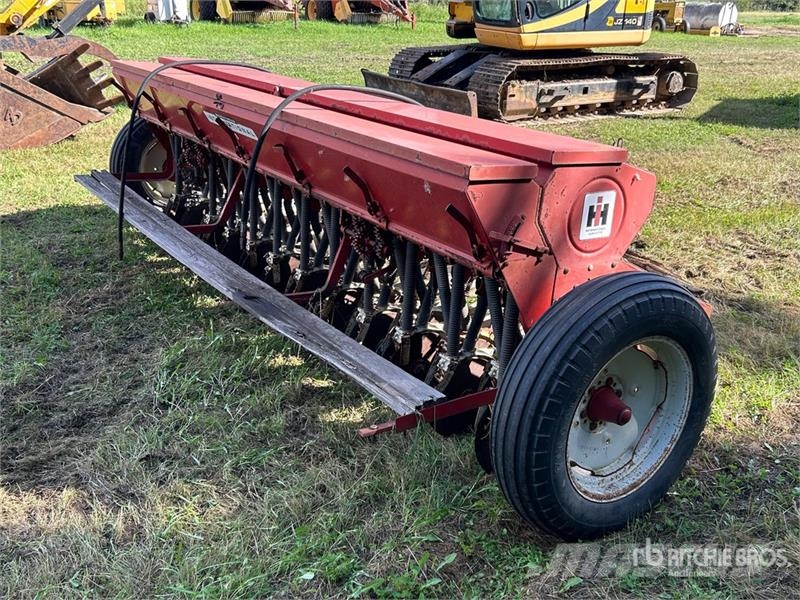 International 12 ft Seed Drill Сеялки