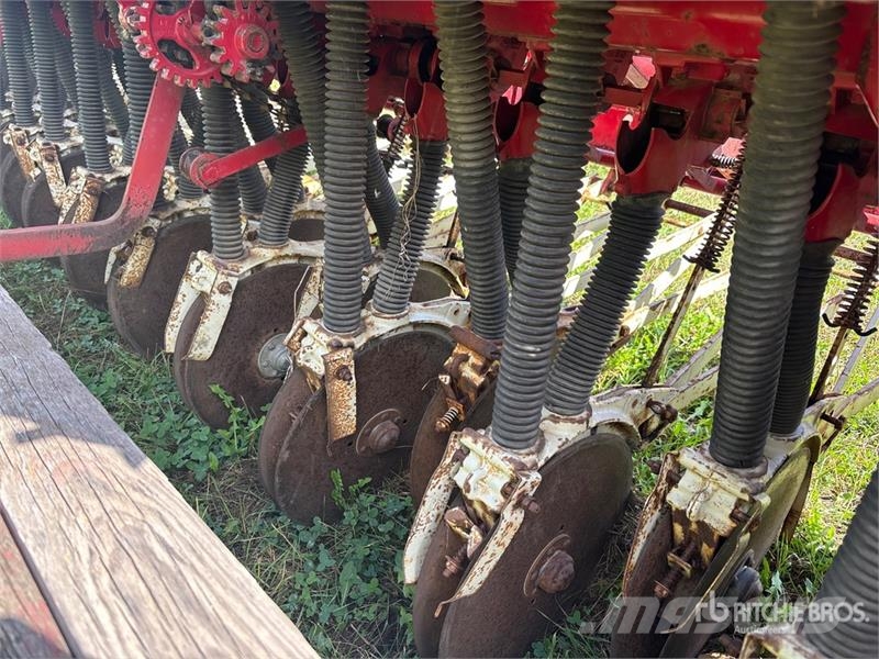 International 12 ft Seed Drill Sejalnice