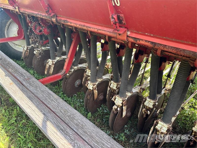 International 12 ft Seed Drill Sejalnice
