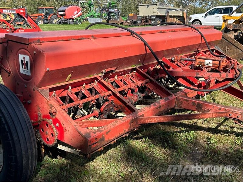 International 12 ft Seed Drill Сеялки