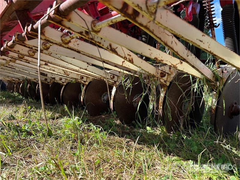 International 12 ft Seed Drill Сеялки