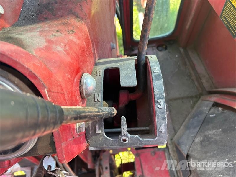International 1466 2WD Tractor Traktorer