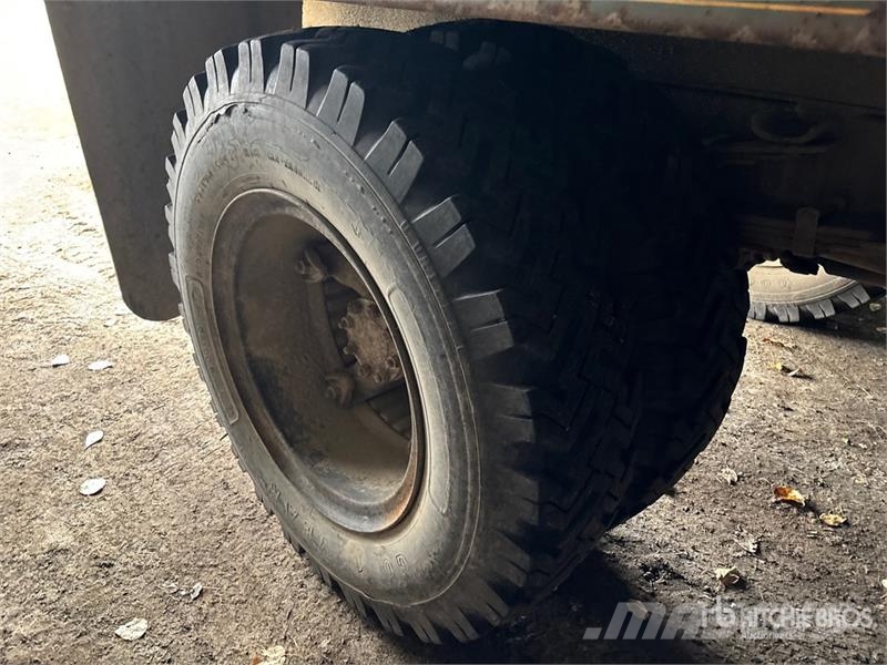 International 1600 Auto-tanques