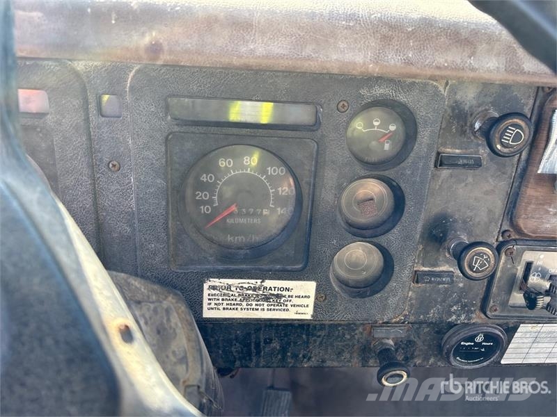 International 1654 صهاريج مياه