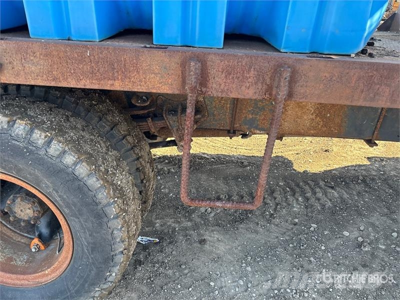 International 1654 4x2 Flatbed Water Truck Muut kuorma-autot